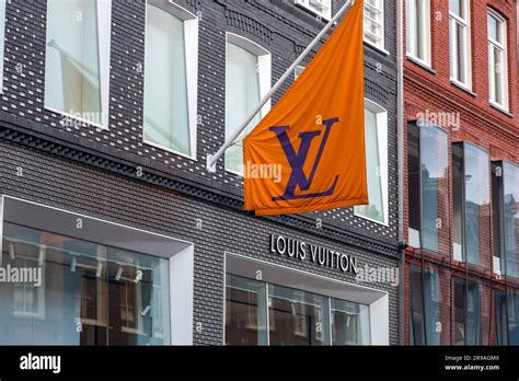 louis vuitton stores in holland.